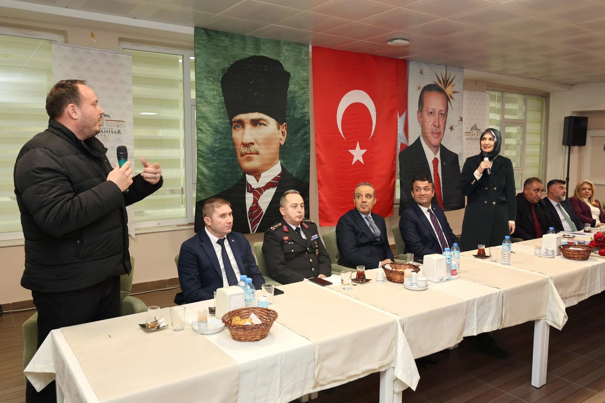 Vali Yiğitbaşı Muhtarlarla İftar Programında Buluştu