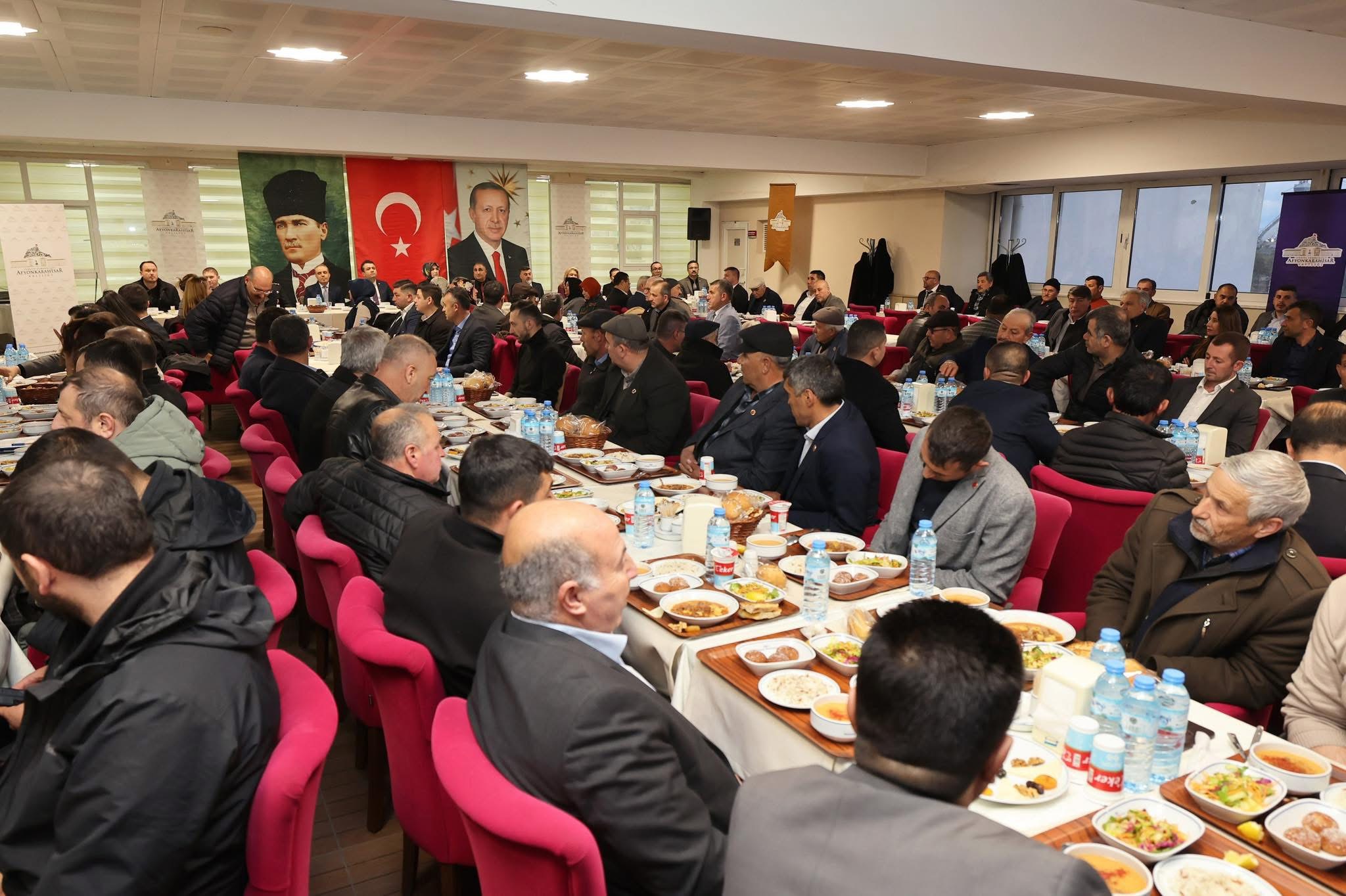 Vali Yiğitbaşı Muhtarlarla İftar Programında Buluştu