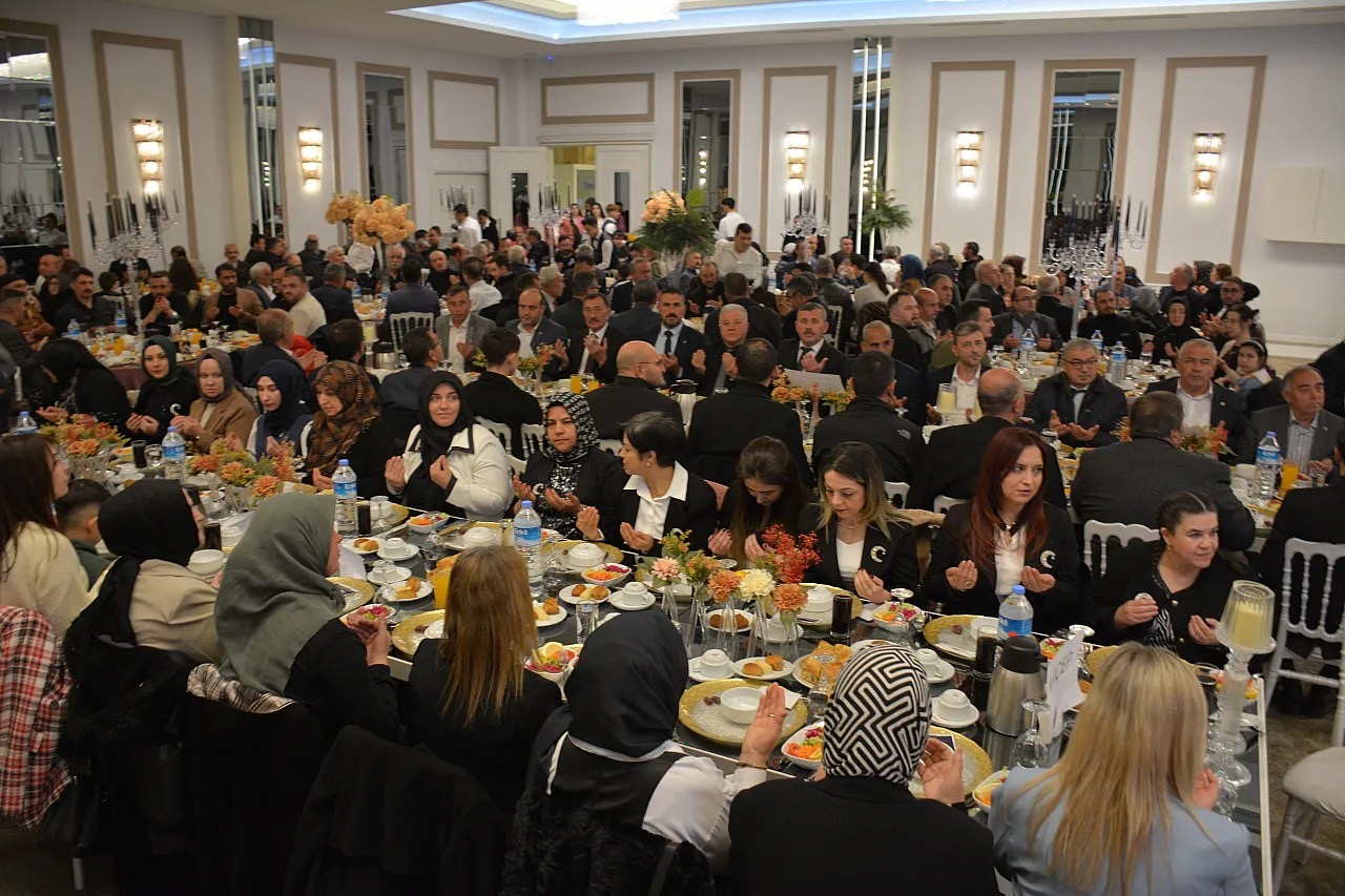 Afyonkarahisar'da MHP'den Geniş Katılımlı İftar Programı 
