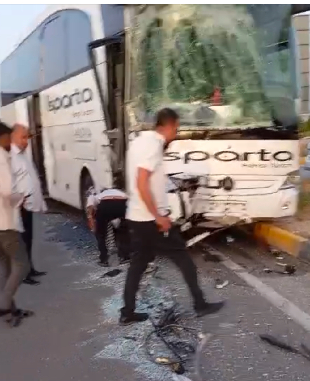Isparta Karayolunda İki Yolcu Otobüsü Çarpıştı: Çok Sayıda Yaralı Var