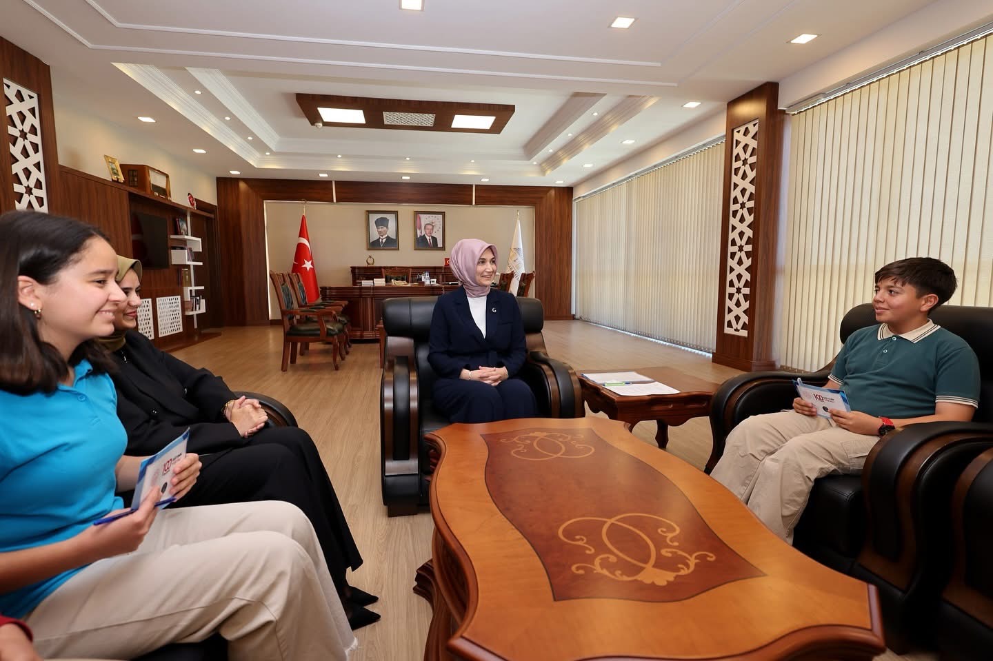 Dazkırı Kaymakamı Gizem Bayguş ve Öğrencilerden Vali Yiğitbaşı’na Ziyaret