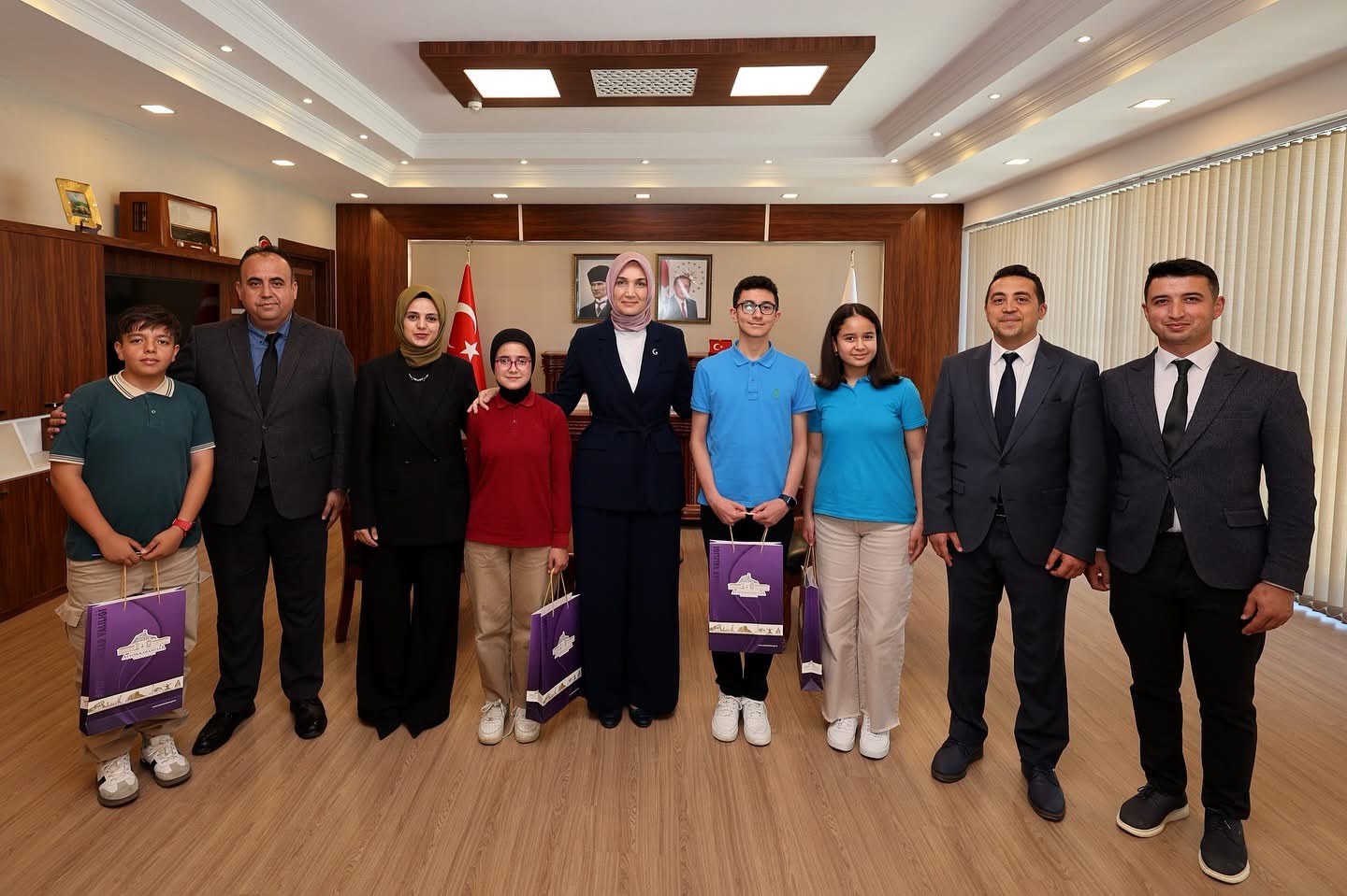 Dazkırı Kaymakamı Gizem Bayguş ve Öğrencilerden Vali Yiğitbaşı’na Ziyaret