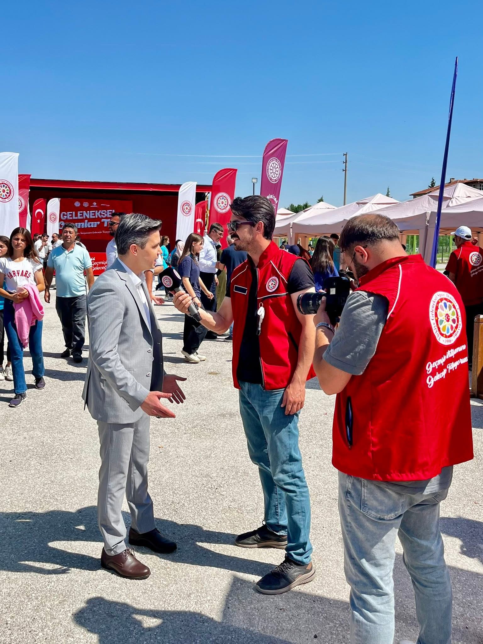 Dazkırı’da Gençler Geleneksel Oyun Tırıyla Dolu Dolu Bir Gün Geçirdi! 