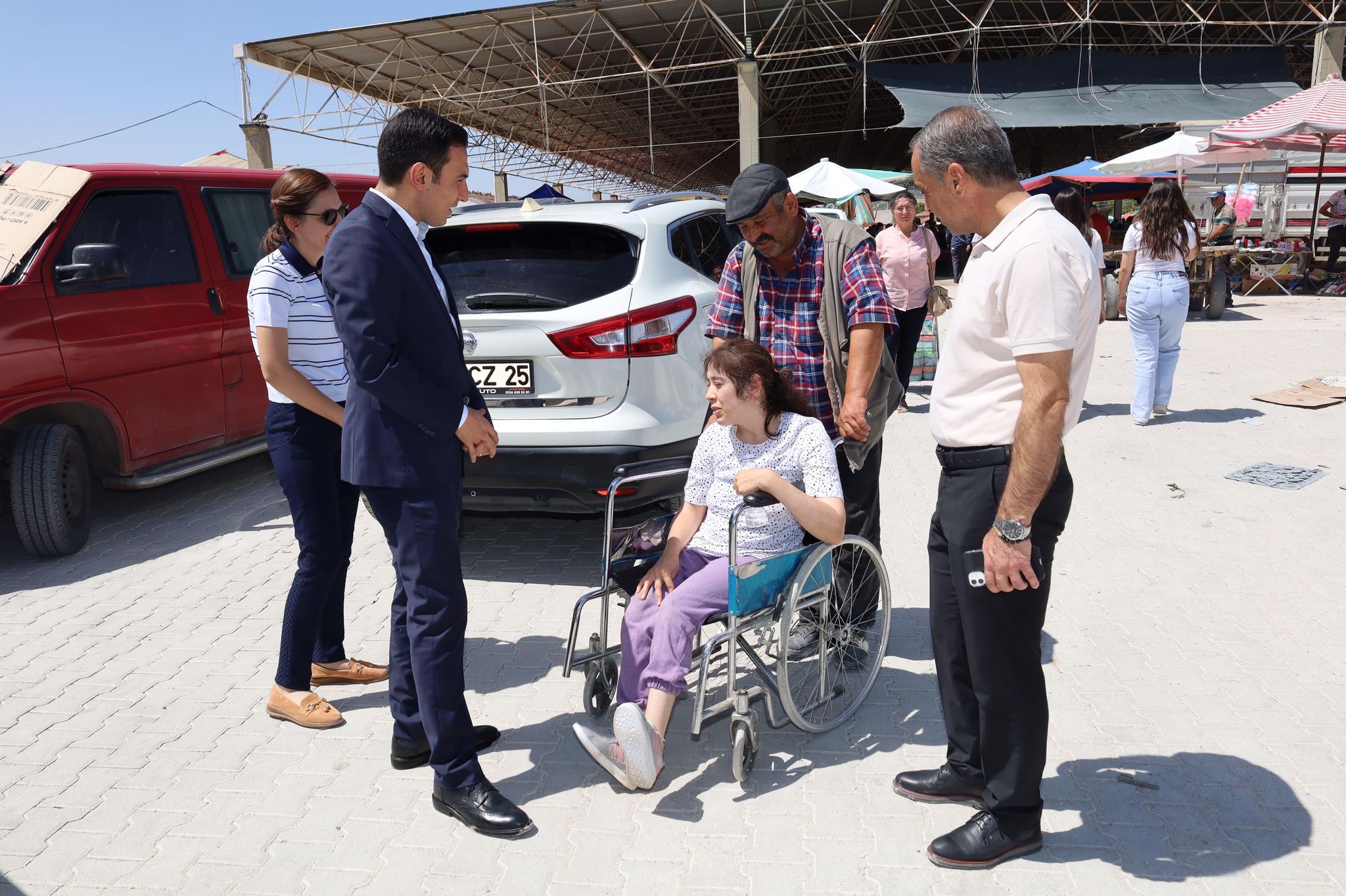 Kaymakam Hasan UĞUZ, Salı Pazarını Ziyaret Etti