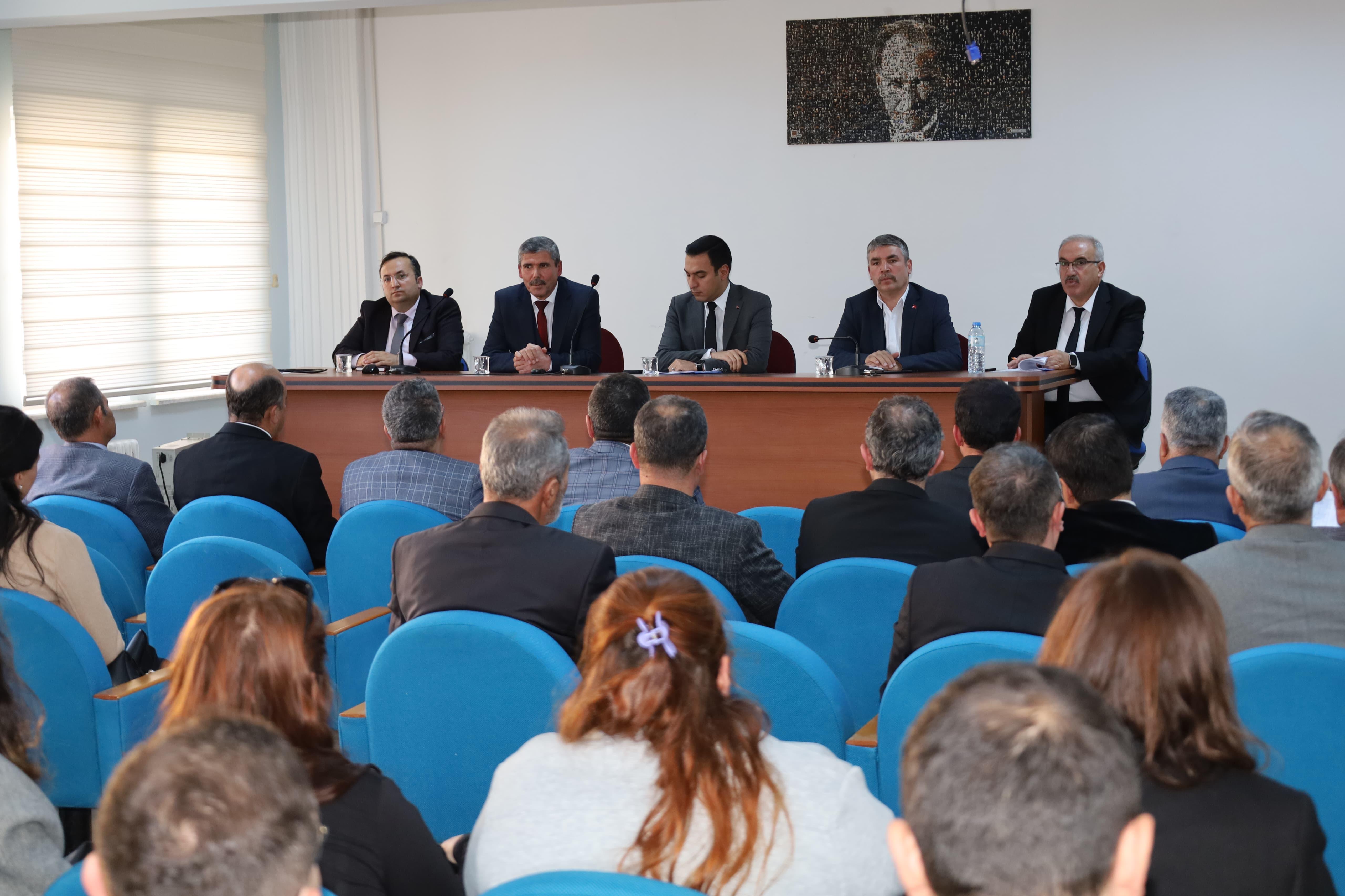 Dinar'da Okul Müdürleri Toplantısı Gerçekleştirildi