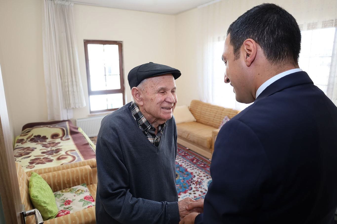 Kaymakamımız 1 Ekim Yaşlılar Günü’nde Şehit Ailelerini Ziyaret Etti