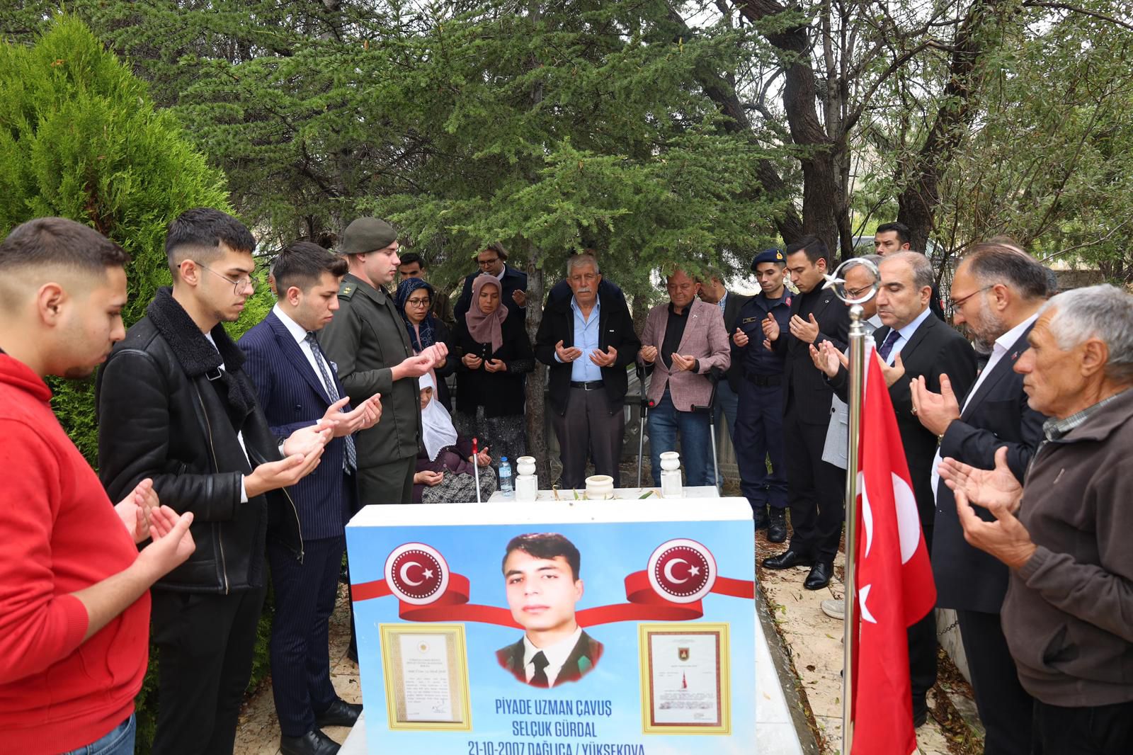Kaymakamımız Hasan UĞUZ, Şehit Selçuk Gürdal ve Şehit İzzet Taşbaş’ın Ailelerini Ziyaret Etti