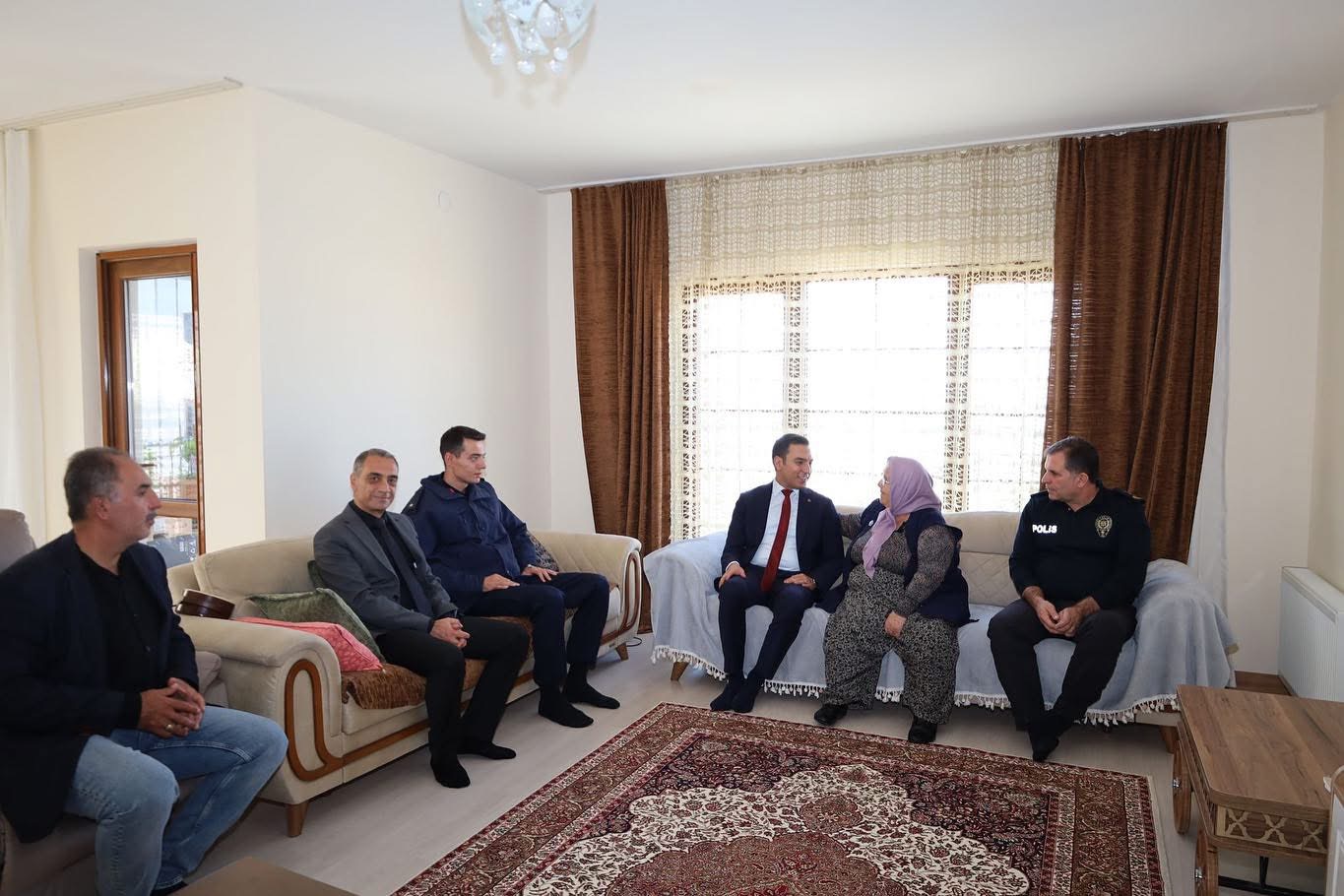Kaymakamımız 1 Ekim Yaşlılar Günü’nde Şehit Ailelerini Ziyaret Etti