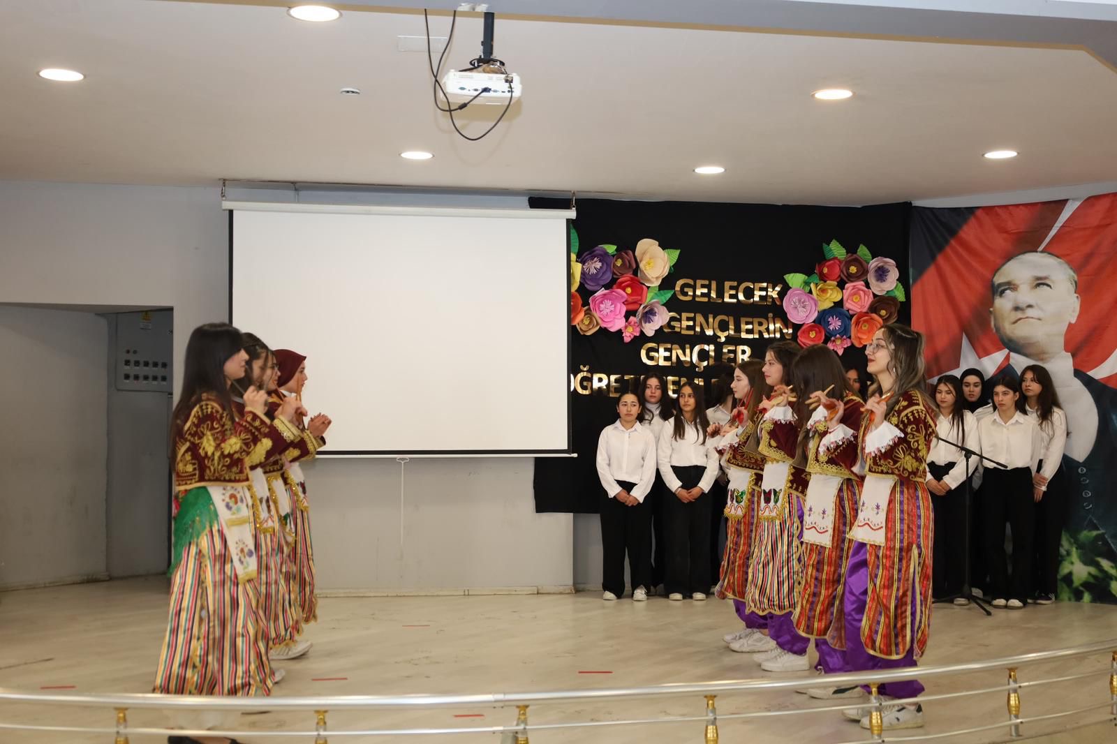 Dinar’da 24 Kasım Öğretmenler Günü Coşkuyla Kutlandı