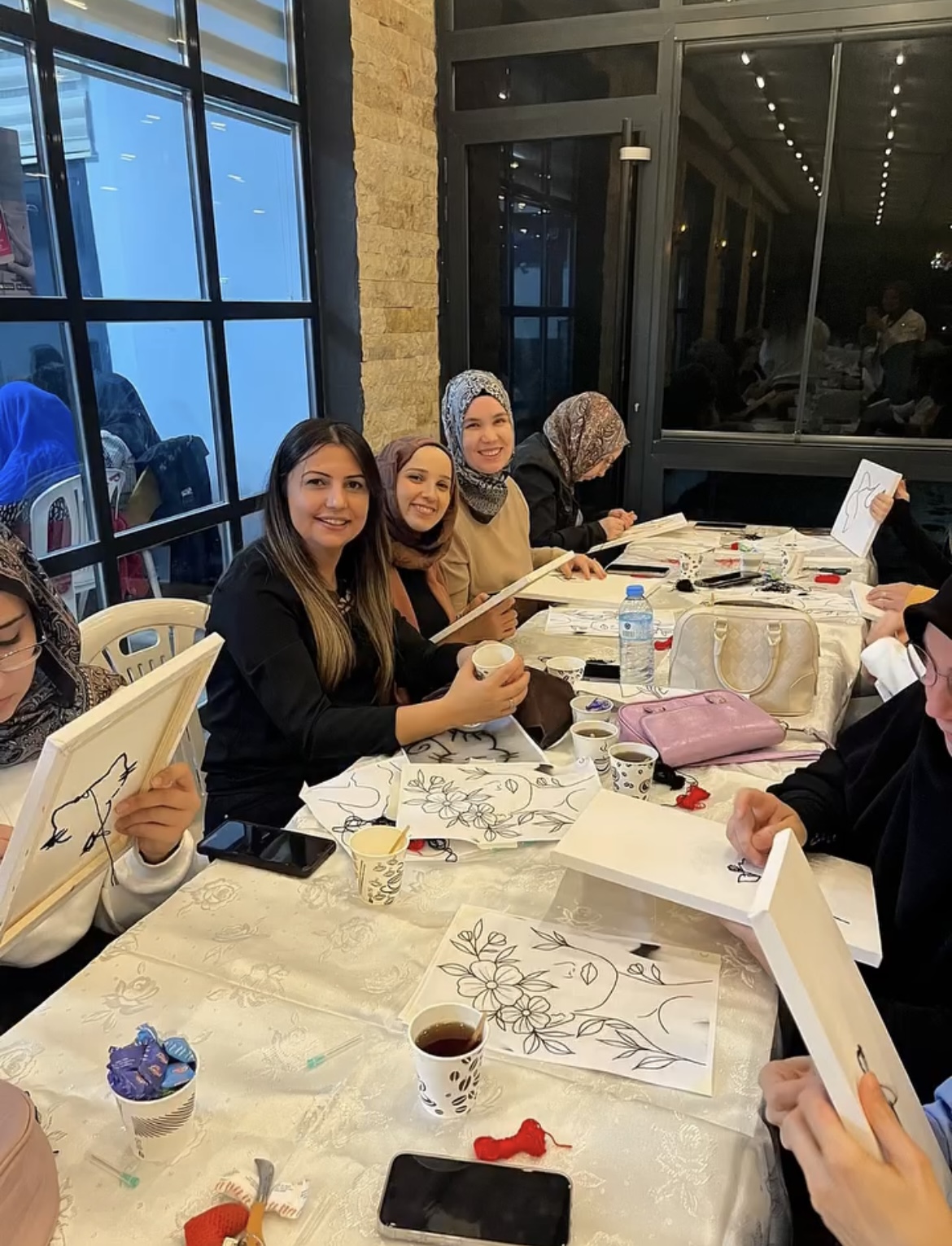 Dazkırı Belediyesi'nden Kadınlara Özel Tuval Nakış Atölyesi