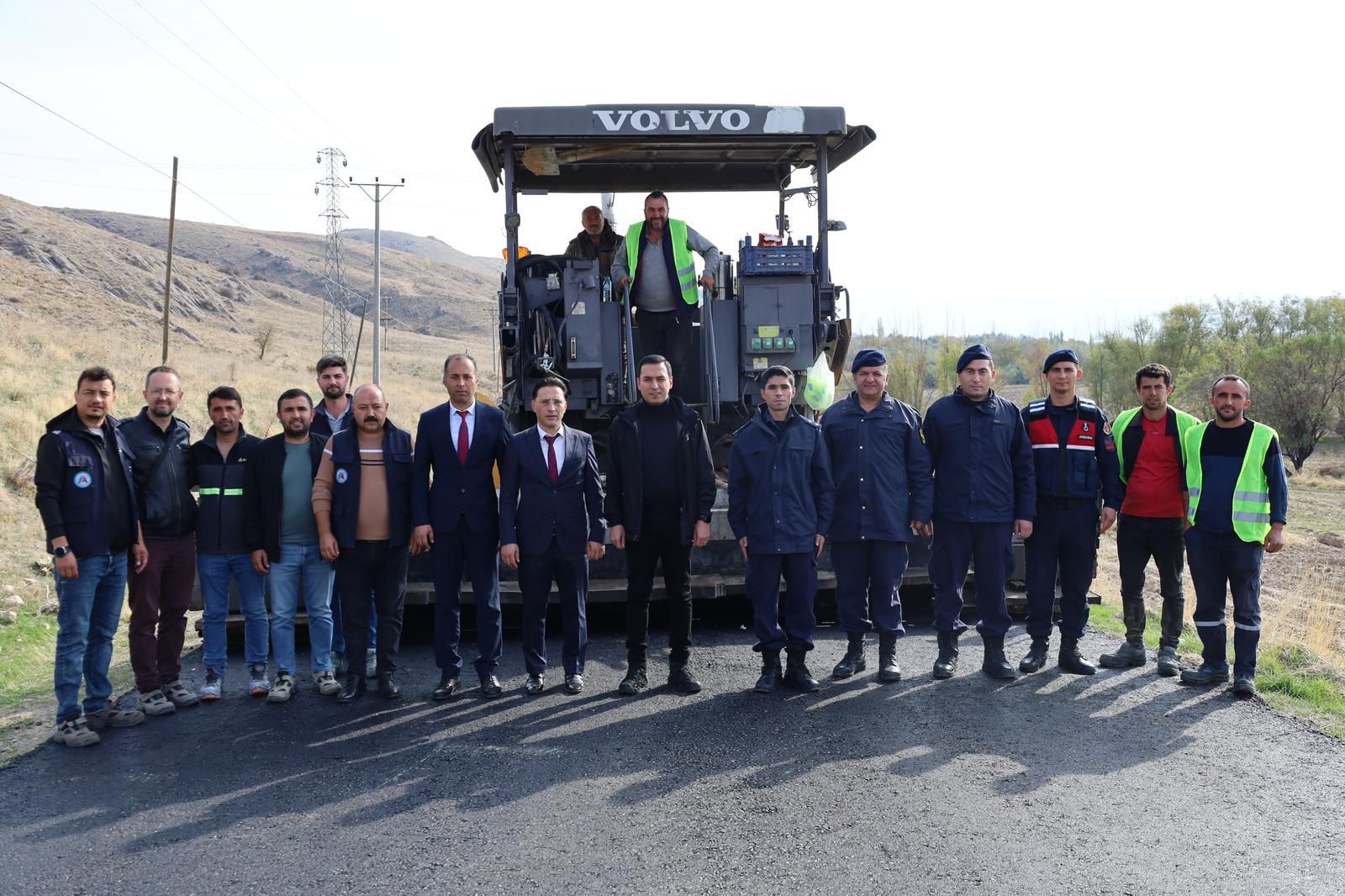 Uluköy – Akçaköy Bağlantı Yolunda Sıcak Asfalt Çalışması Başladı