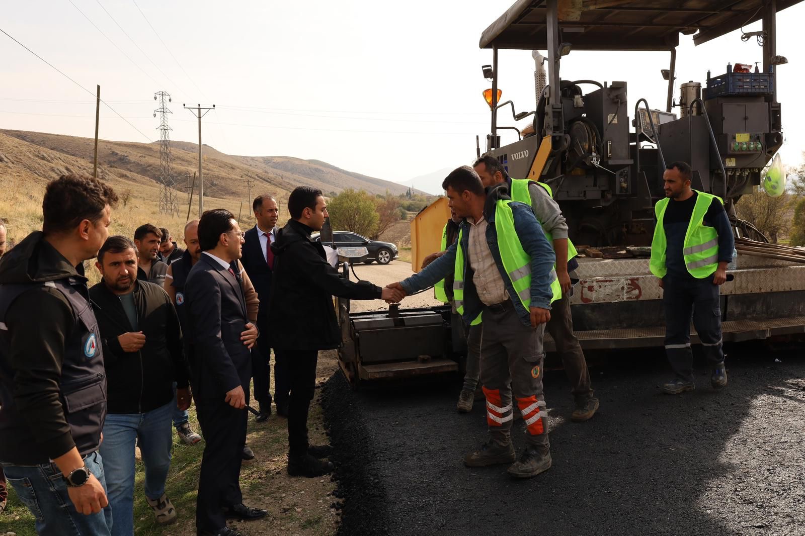 Uluköy – Akçaköy Bağlantı Yolunda Sıcak Asfalt Çalışması Başladı