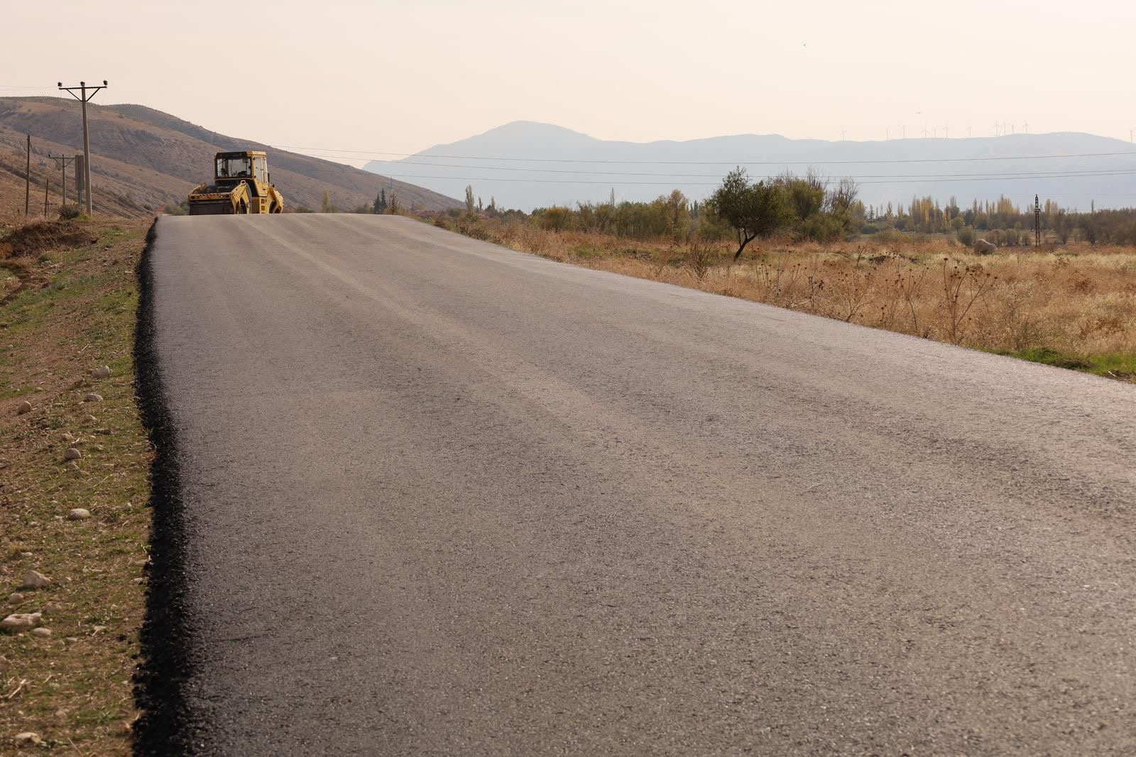 Uluköy – Akçaköy Bağlantı Yolunda Sıcak Asfalt Çalışması Başladı
