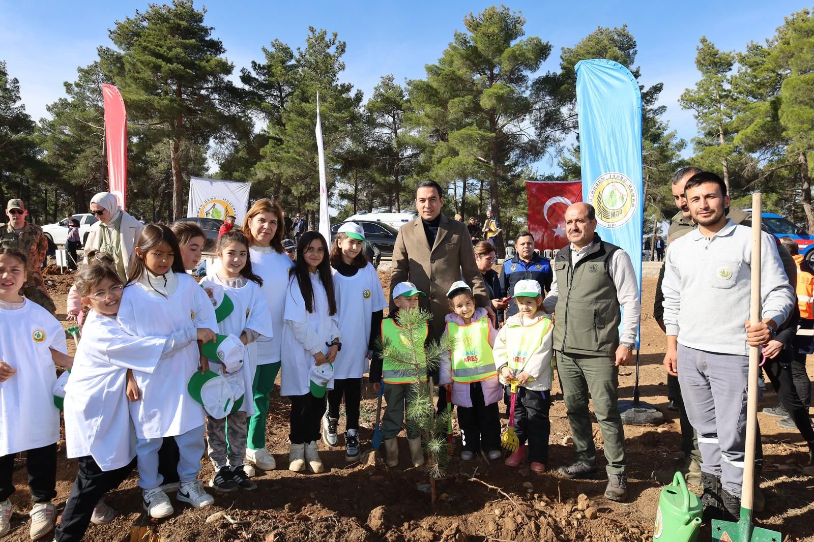 Dinar’da 11 Kasım Milli Ağaçlandırma Günü’nde Fidanlar Geleceğe Nefes Oldu