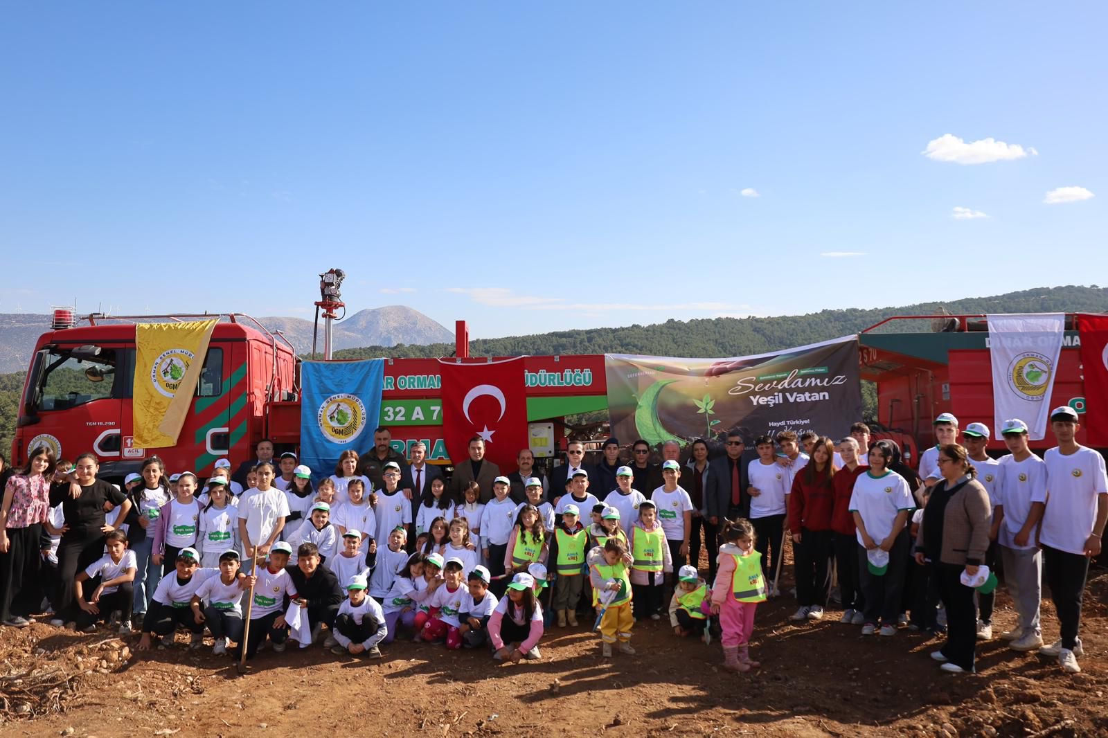 Dinar’da 11 Kasım Milli Ağaçlandırma Günü’nde Fidanlar Geleceğe Nefes Oldu