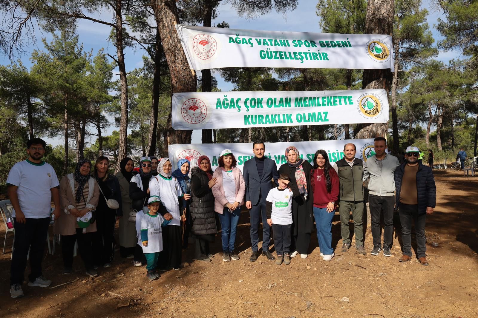 Dinar’da 11 Kasım Milli Ağaçlandırma Günü’nde Fidanlar Geleceğe Nefes Oldu