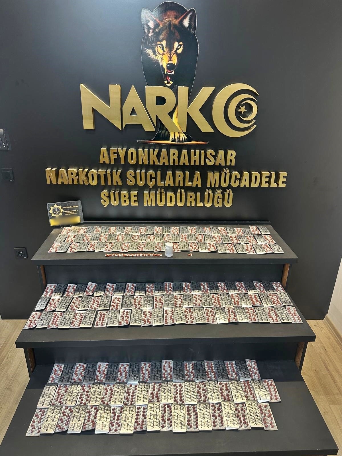 Afyonkarahisar'da Sokak Satıcılarına Yönelik Operasyonda Bir Şahıs Tutuklandı!