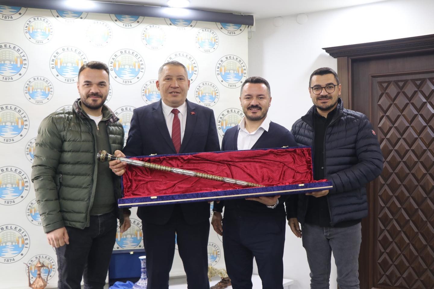 AYGAZ BAYİLERİNDEN BELEDİYE BAŞKANIMIZ VEYSEL TOPÇU’YA ZİYARET