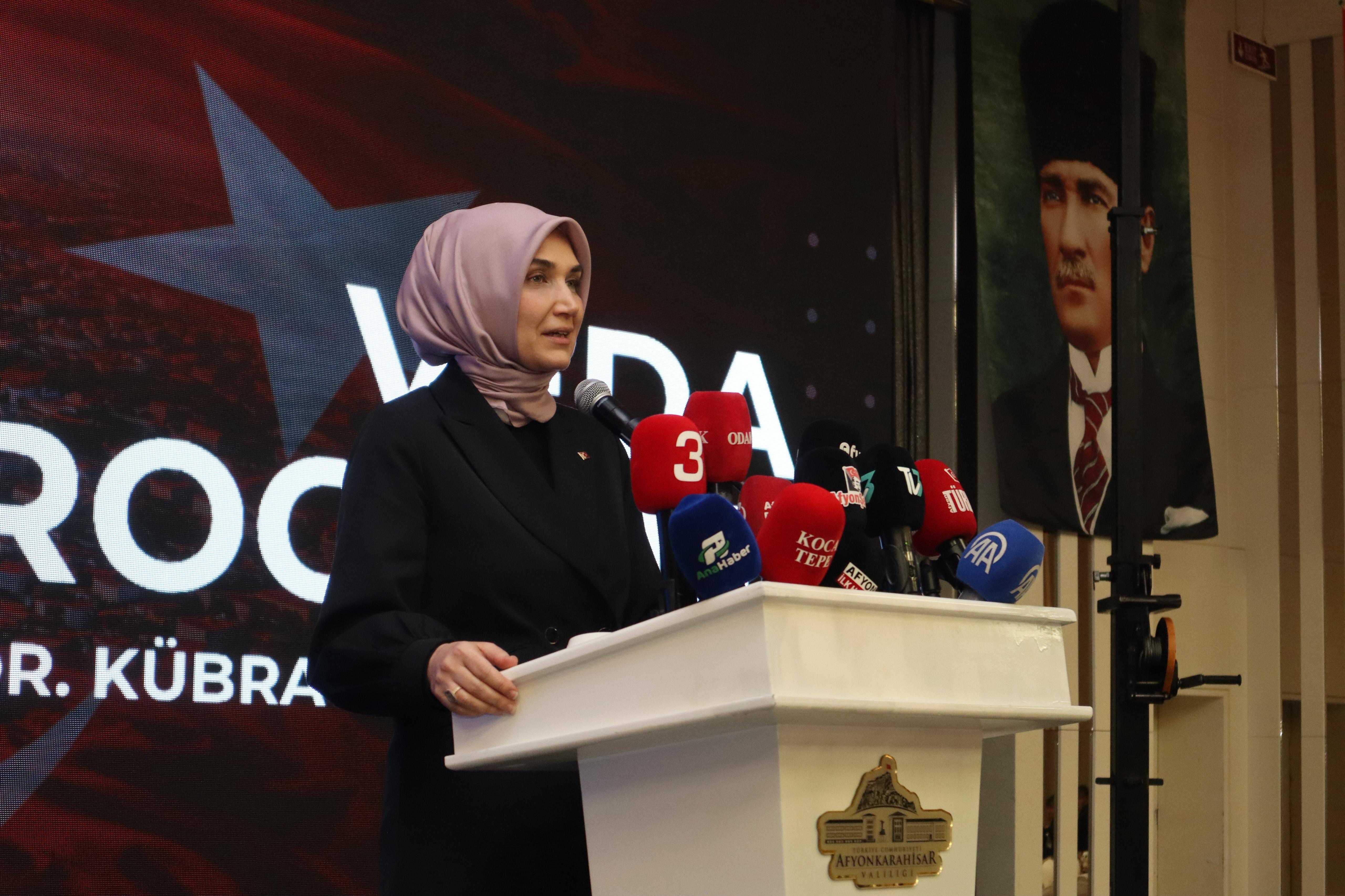 Afyonkarahisar Valimiz Doç. Dr. Kübra Güran Yiğitbaşı’na Veda Yemeği
