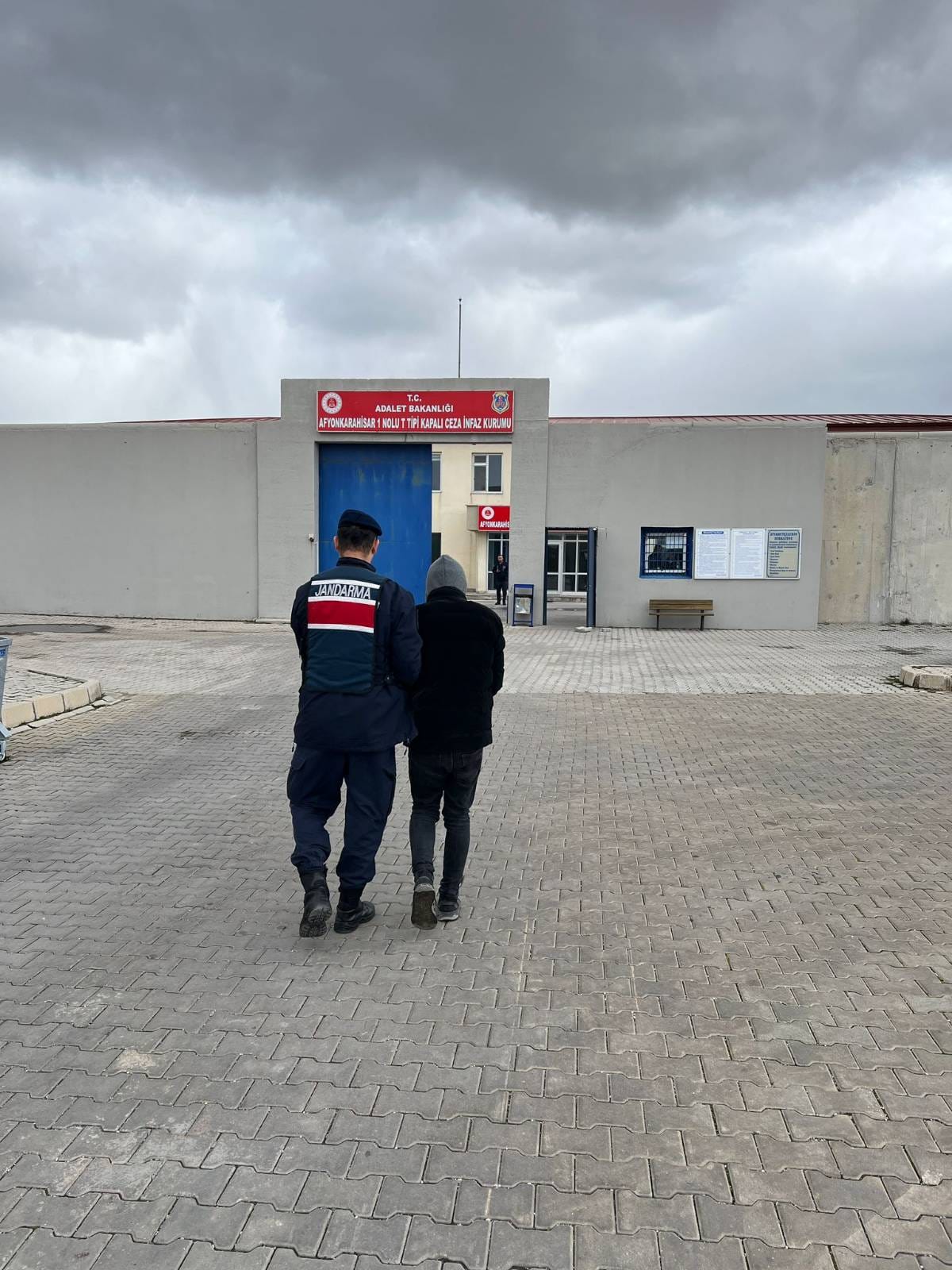 Afyonkarahisar'da Aranan 2 Şüpheli Şahıs Tutuklandı 