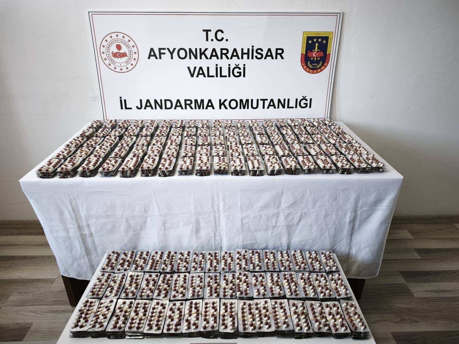 Afyonkarahisar’da Yolcu Otobüsünde 8 Bin 190 Sentetik Hap Ele Geçirildi