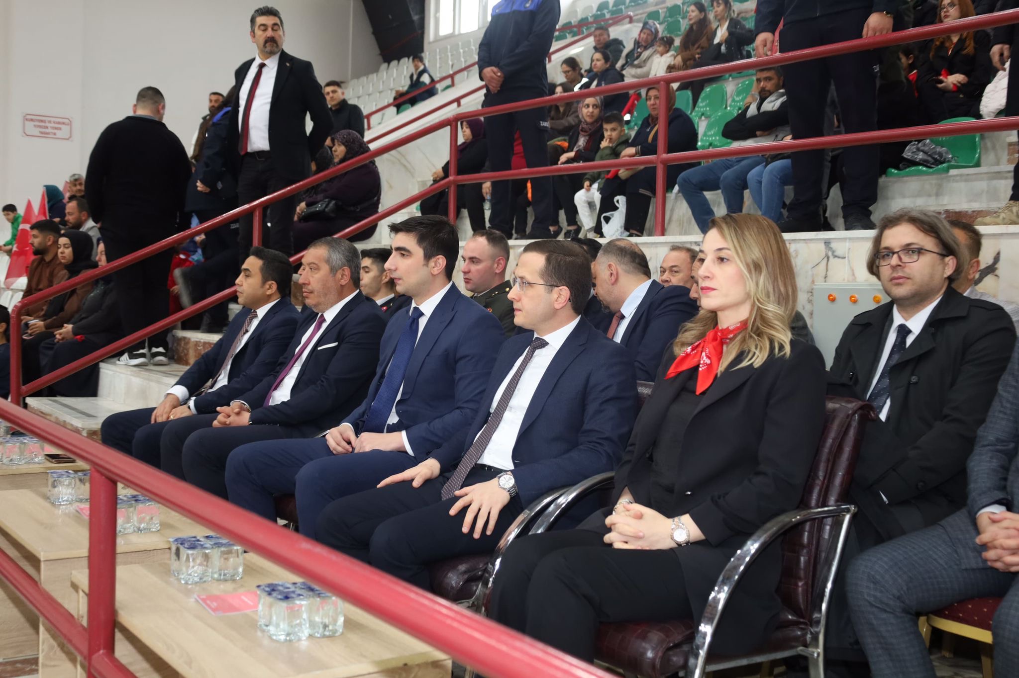 Dinar’da 23 Nisan Coşkusu Kapalı Spor Salonu’nda Zirveye Ulaştı