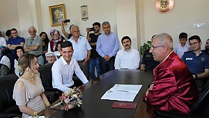 Başkan Gönüllü Oğlunun Nikahını Kendisi Kıydı 