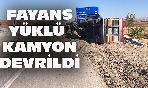 Dinar'da Fayans Yüklü Kamyon Devrildi