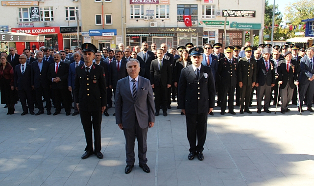 Dinar’da 29 Ekim Cumhuriyet Bayramı Çelenk Koyma Töreni