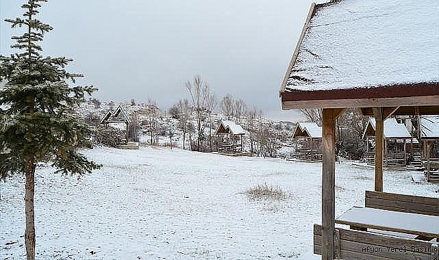 Afyonkarahisar'ın yüksek kesimlerinde kar yağışı etkili oldu