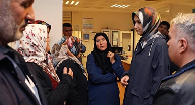 Afyon Valisi Yiğitbaşı Heyelanda Yaralanan Vatandaşı Dinar'da Ziyaret Etti 
