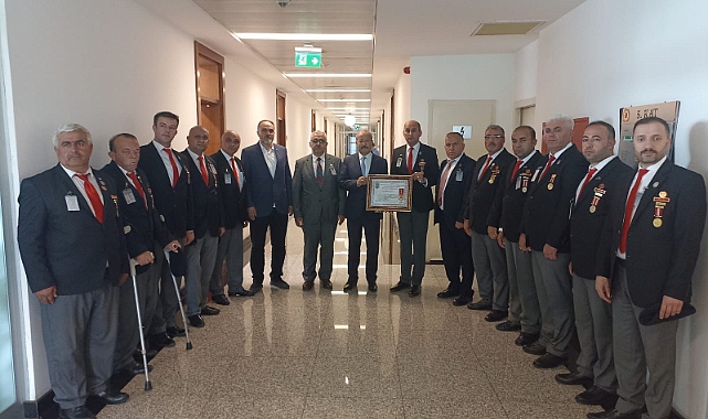 ŞEHİT AİLELERİNDEN TAYTAK’A TEŞEKKÜR PLAKETİ