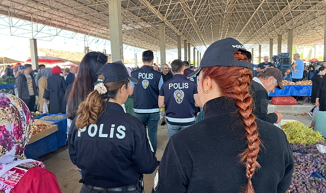 Dinar Emniyeti Salı Pazar Yerinde Buroşür Dağıttı