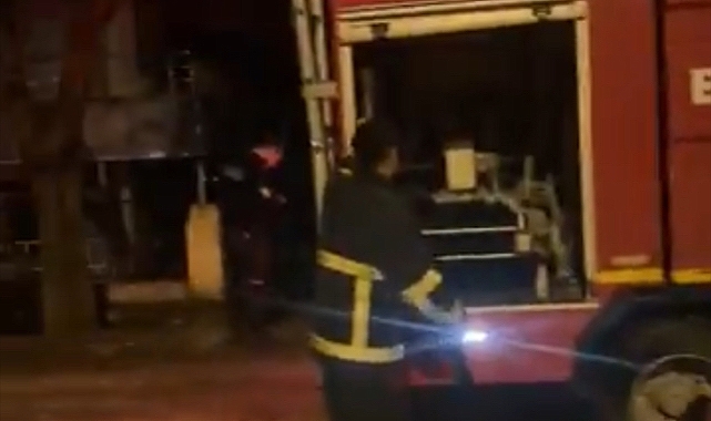 Yaşlı Amca Yangın Çıkan Evden Son Anda Kurtuldu 
