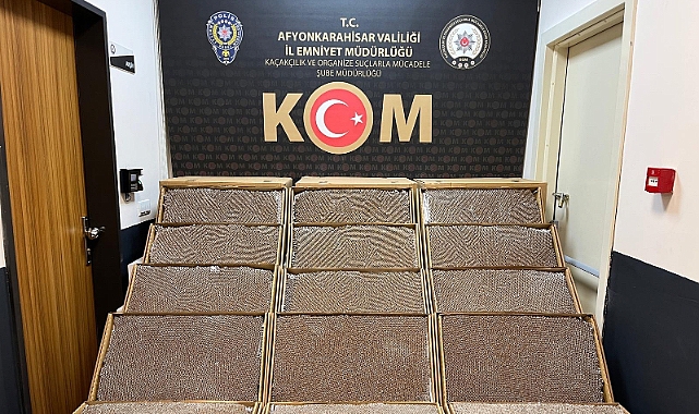 Afyonkarahisar’da Kaçakçılığa Geçit Yok: Araçtan 270 Bin Makaron Çıktı!