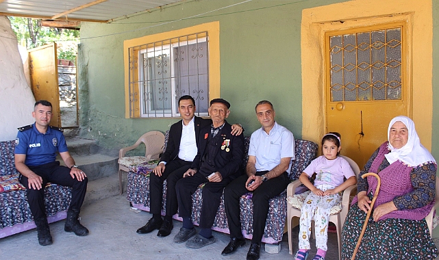 Kaymakamımız Hasan Uğuz, Kore Gazisi Yusuf Sağlam'ı Ziyaret Etti