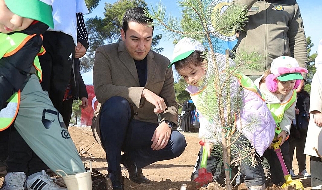 Dinar’da 11 Kasım Milli Ağaçlandırma Günü’nde Fidanlar Geleceğe Nefes Oldu