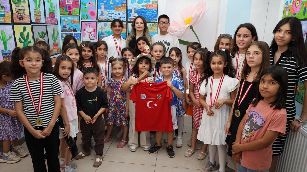 Dinar’da Minik Ressamların Eserleri Sergilendi